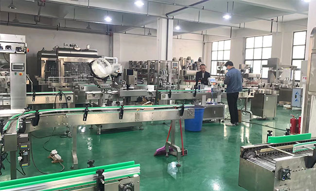 專業(yè)灌裝機設備廠家設備車間展示