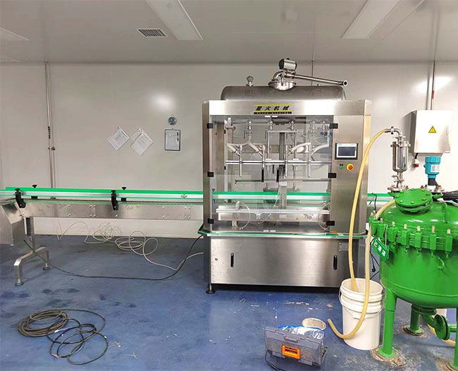 全自動液體灌裝機(jī)設(shè)備案例展示